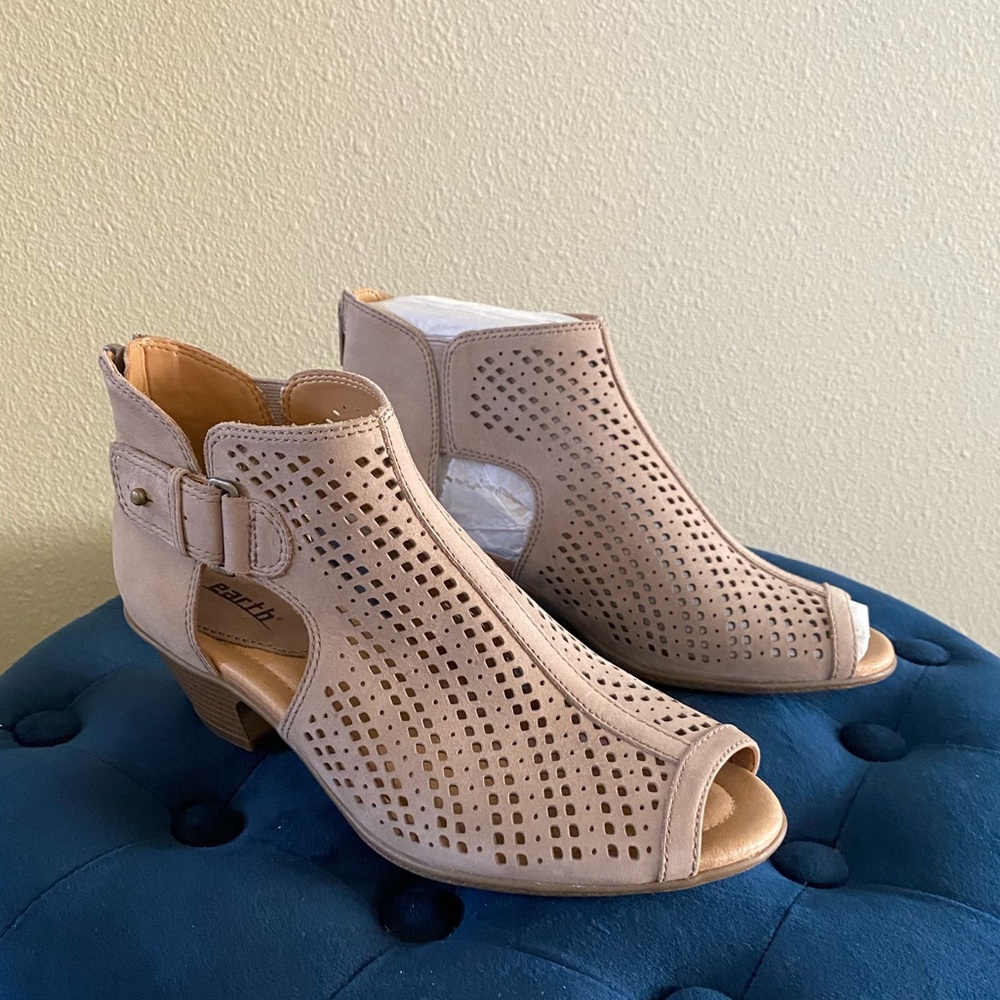 Earth Sandals NEW